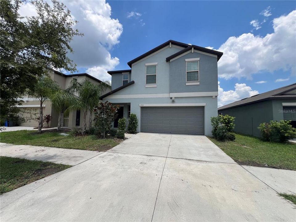 Active With Contract: $2,300 (4 beds, 2 baths, 1914 Square Feet)