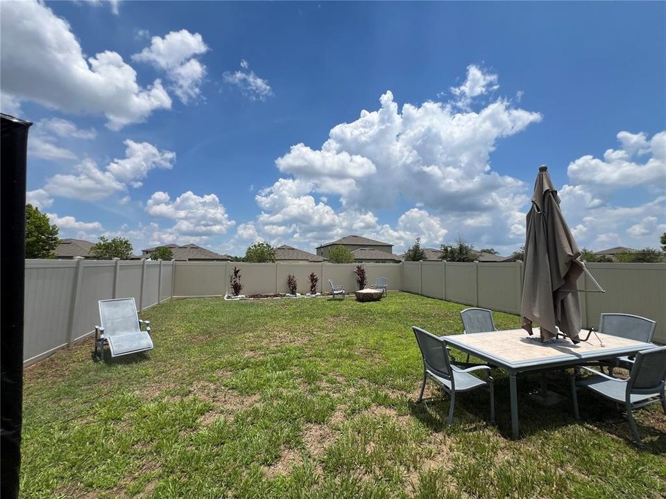 Active With Contract: $2,300 (4 beds, 2 baths, 1914 Square Feet)