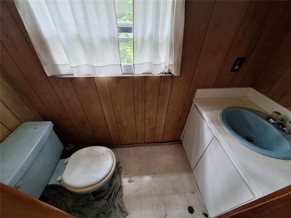 COTTAGE HALF BATH