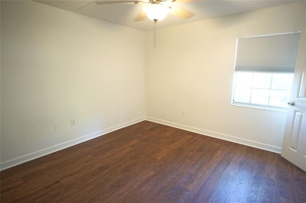 Active With Contract: $1,850 (2 beds, 1 baths, 864 Square Feet)