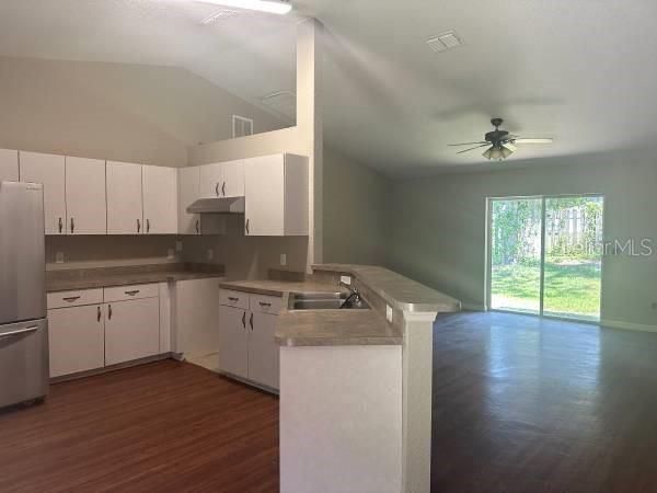 For Rent: $1,600 (3 beds, 2 baths, 1398 Square Feet)