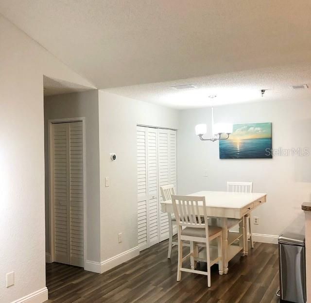 For Rent: $2,900 (1 beds, 1 baths, 742 Square Feet)