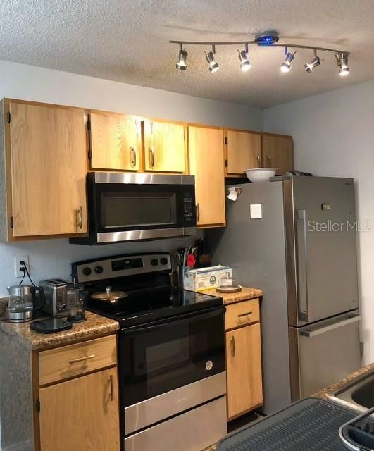 For Rent: $2,900 (1 beds, 1 baths, 742 Square Feet)