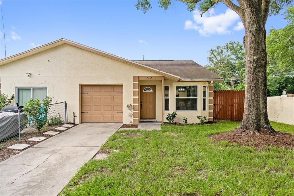 Active With Contract: $299,990 (3 beds, 2 baths, 1163 Square Feet)