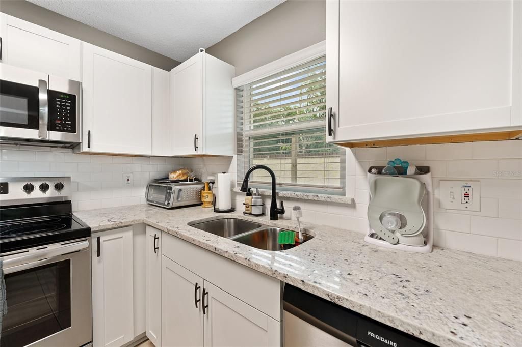 Active With Contract: $299,990 (3 beds, 2 baths, 1163 Square Feet)