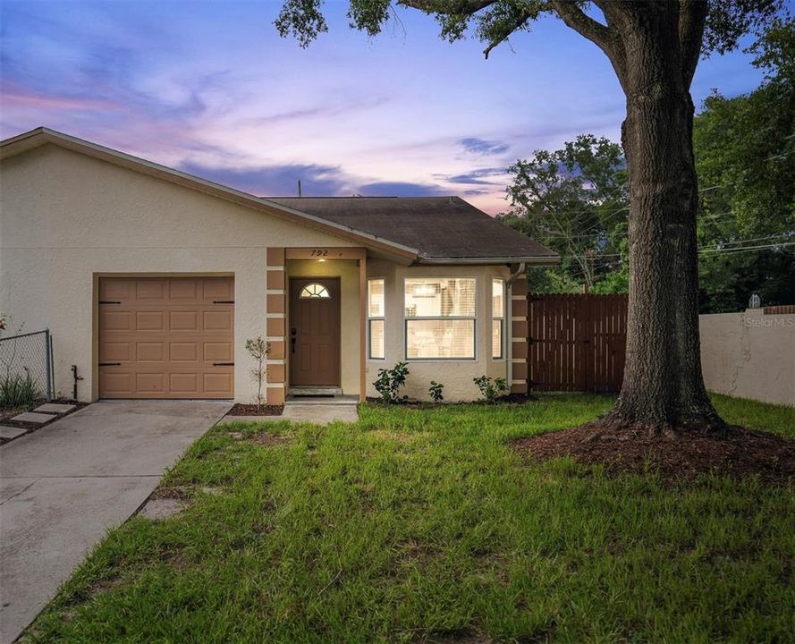 Active With Contract: $299,990 (3 beds, 2 baths, 1163 Square Feet)