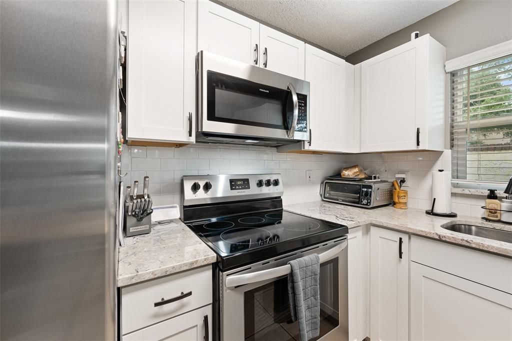 Active With Contract: $299,990 (3 beds, 2 baths, 1163 Square Feet)