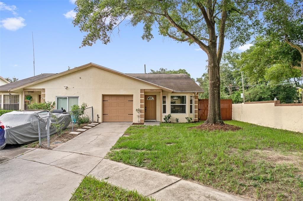 Active With Contract: $299,990 (3 beds, 2 baths, 1163 Square Feet)