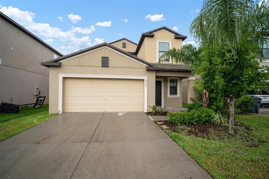 Recently Sold: $389,900 (5 beds, 2 baths, 2415 Square Feet)