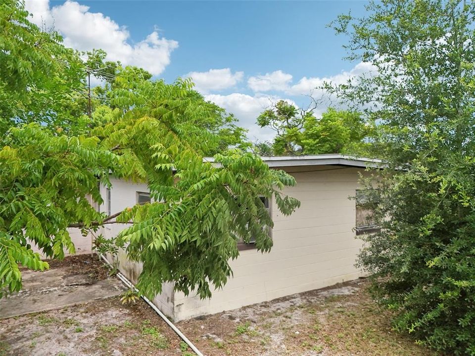 For Sale: $239,900 (3 beds, 1 baths, 1077 Square Feet)