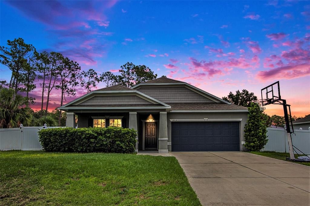 For Sale: $349,999 (3 beds, 2 baths, 1992 Square Feet)