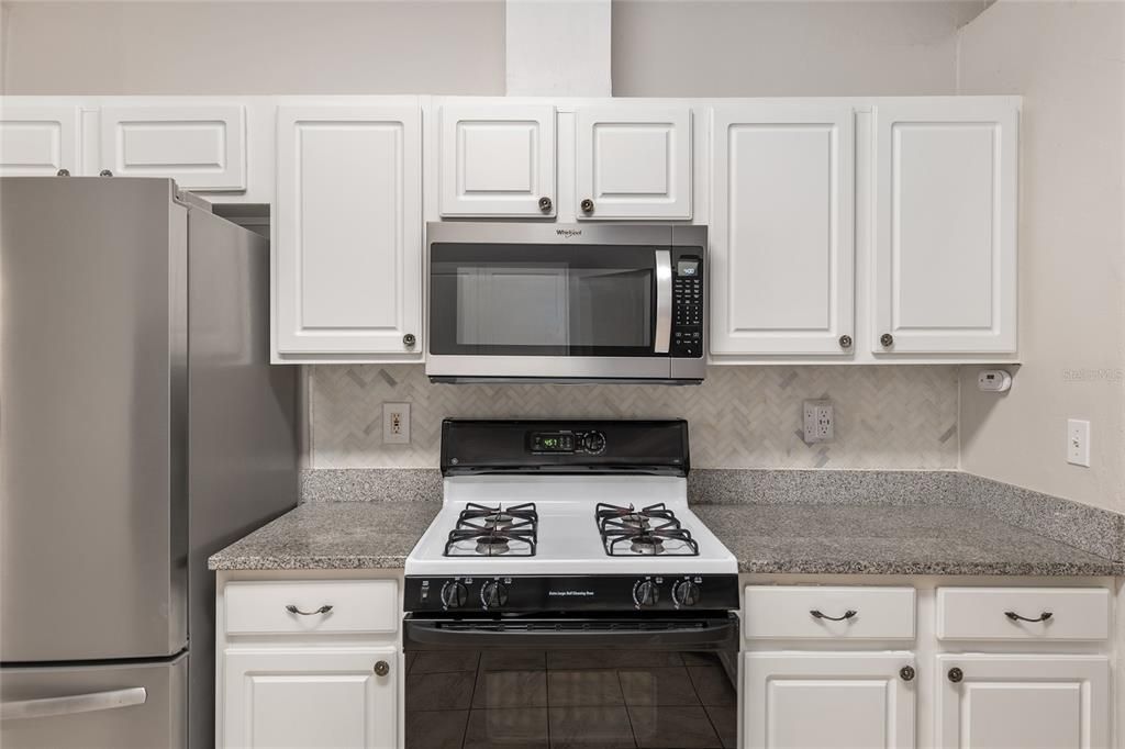 Granite Countertops, gas stove