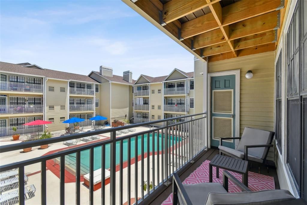 Active With Contract: $1,800 (1 beds, 1 baths, 631 Square Feet)