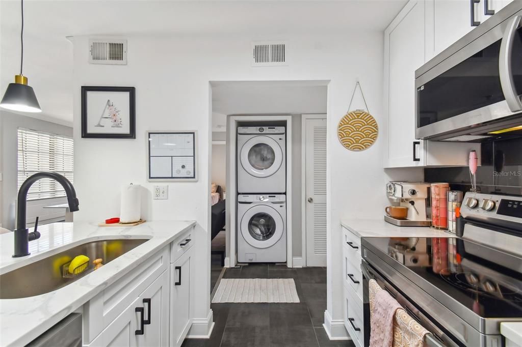 Active With Contract: $1,800 (1 beds, 1 baths, 631 Square Feet)