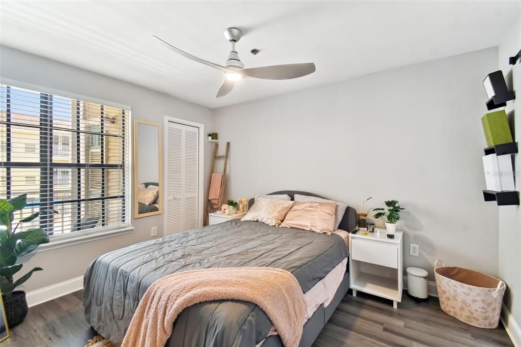 Active With Contract: $1,800 (1 beds, 1 baths, 631 Square Feet)