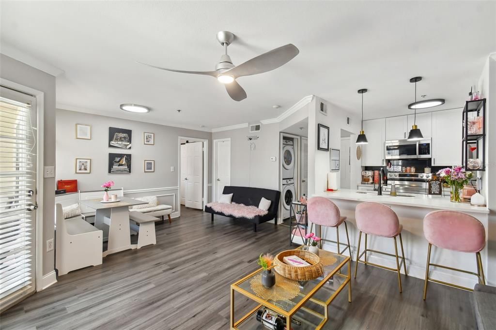 Active With Contract: $1,800 (1 beds, 1 baths, 631 Square Feet)