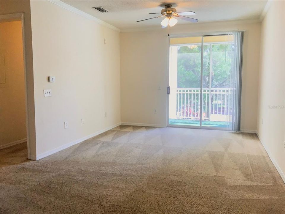 Active With Contract: $1,550 (2 beds, 2 baths, 1083 Square Feet)