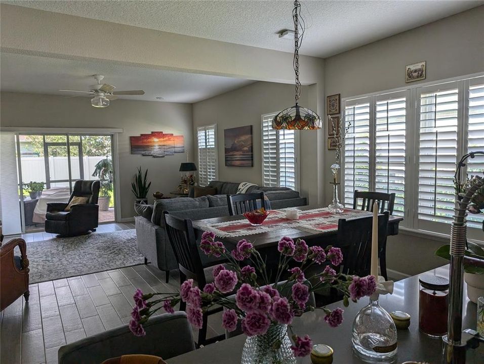 For Sale: $398,000 (3 beds, 2 baths, 1716 Square Feet)