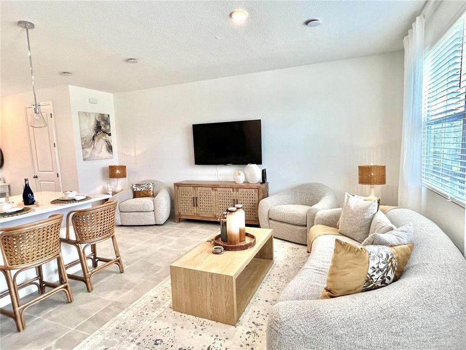 Active With Contract: $2,300 (3 beds, 2 baths, 1580 Square Feet)