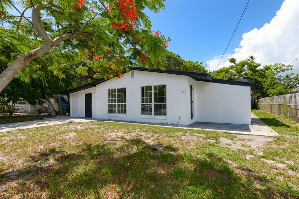 For Sale: $259,000 (3 beds, 1 baths, 1116 Square Feet)