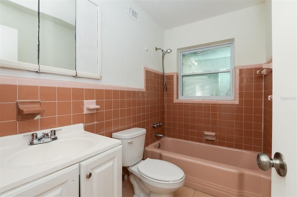 For Sale: $259,000 (3 beds, 1 baths, 1116 Square Feet)