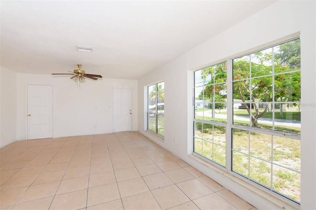 For Sale: $259,000 (3 beds, 1 baths, 1116 Square Feet)