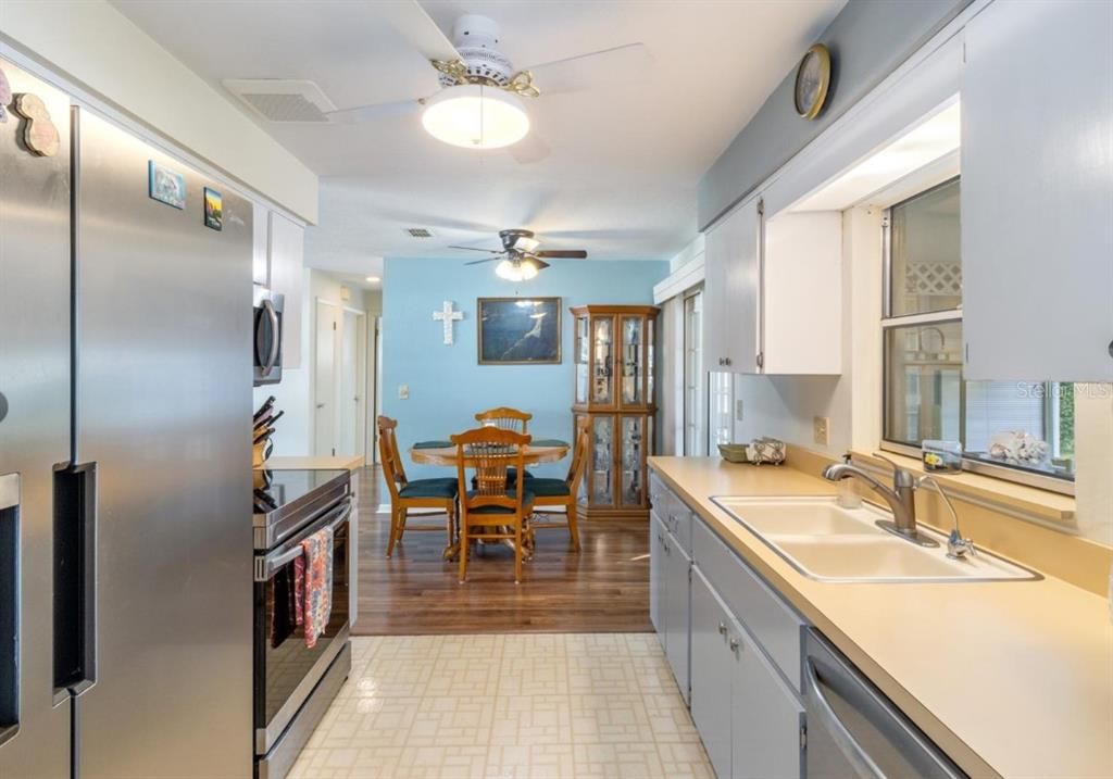 For Sale: $235,000 (2 beds, 2 baths, 1192 Square Feet)