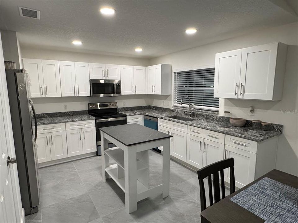 Active With Contract: $699,000 (3 beds, 3 baths, 2163 Square Feet)