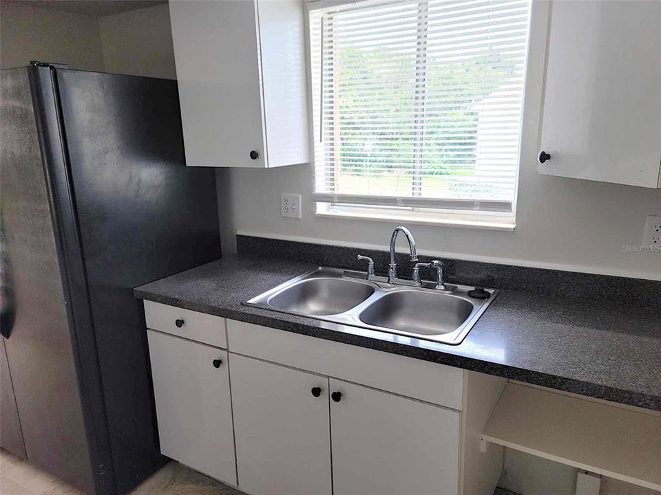 Active With Contract: $130,000 (1 beds, 1 baths, 760 Square Feet)