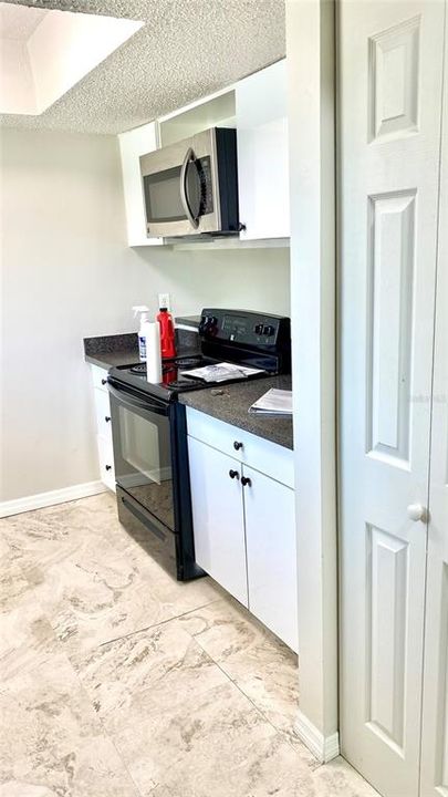 Active With Contract: $130,000 (1 beds, 1 baths, 760 Square Feet)