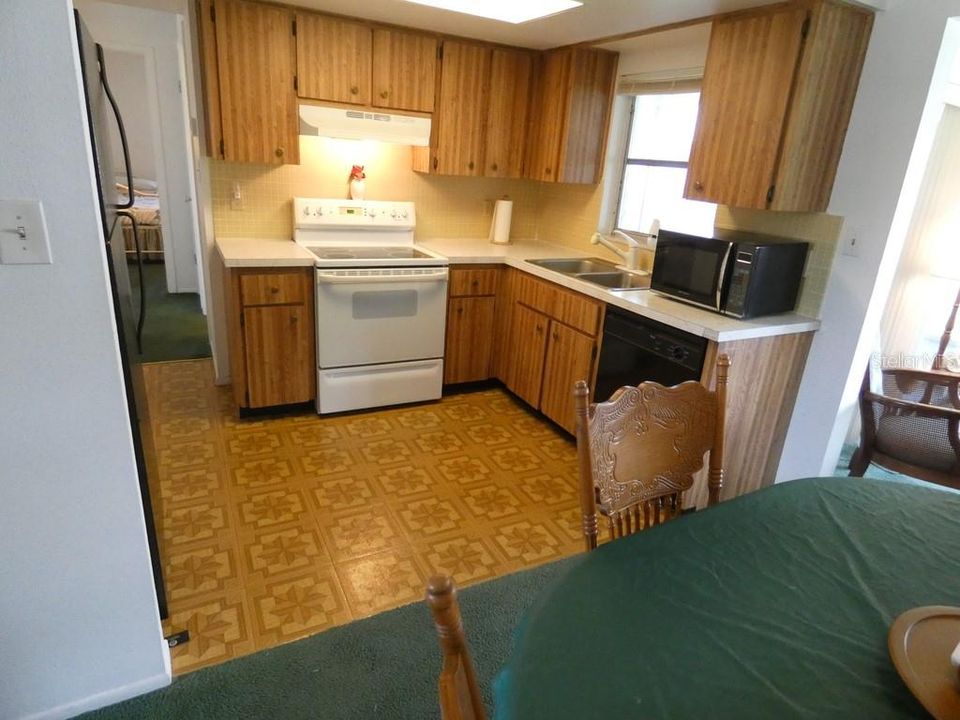 Active With Contract: $194,500 (2 beds, 1 baths, 980 Square Feet)