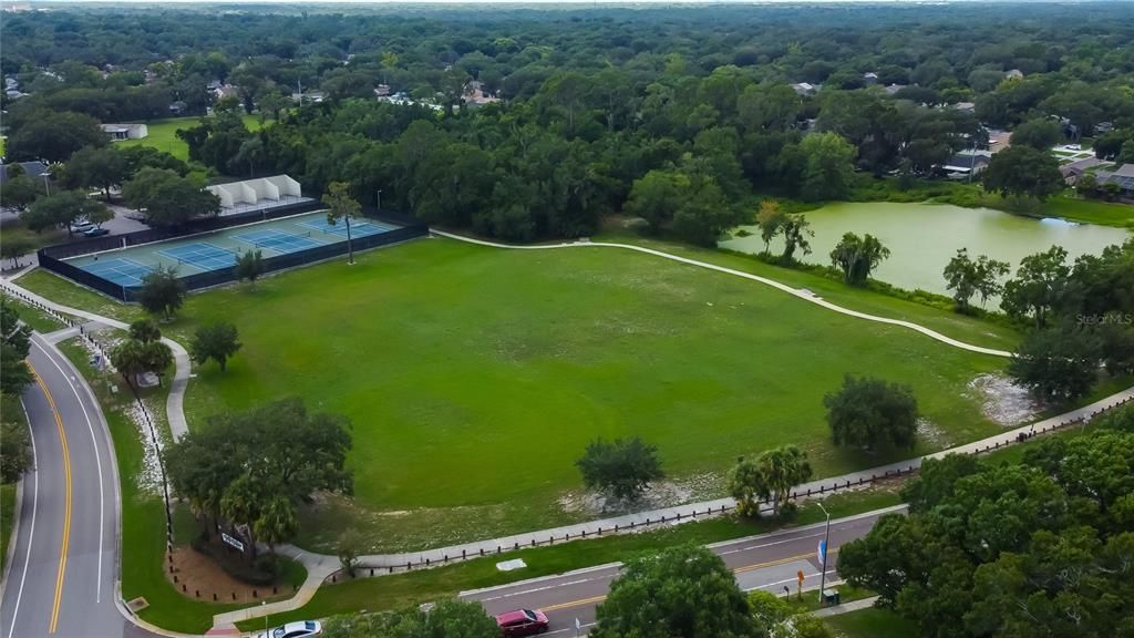 Large nearby park for outdoor enjoyment