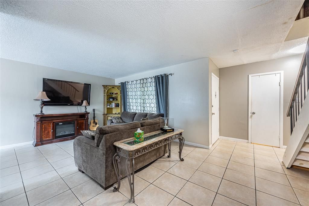 For Sale: $240,000 (3 beds, 1 baths, 1256 Square Feet)