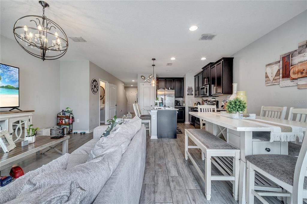 Active With Contract: $2,400 (3 beds, 2 baths, 1451 Square Feet)