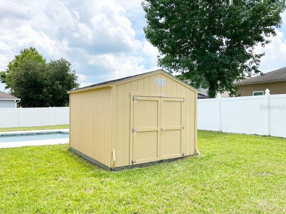 Outdoor storage shed