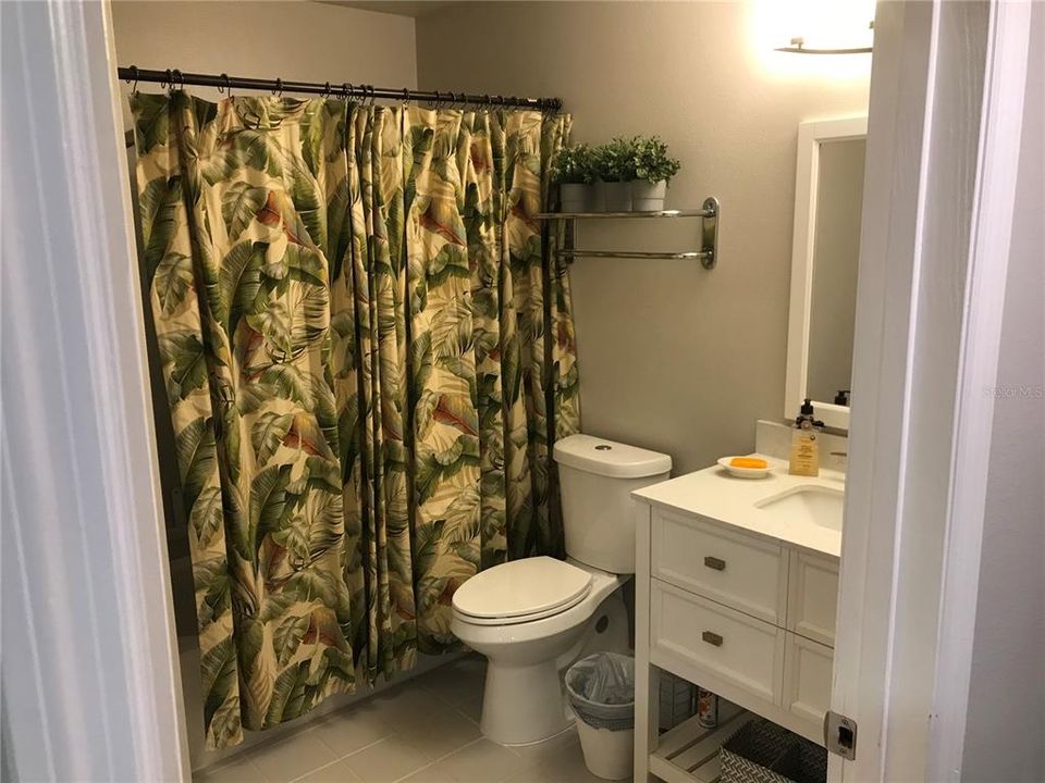 For Rent: $2,100 (1 beds, 1 baths, 708 Square Feet)