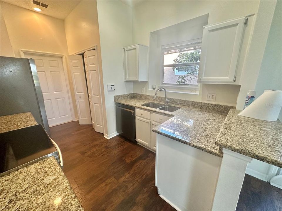 For Rent: $2,495 (3 beds, 2 baths, 1352 Square Feet)