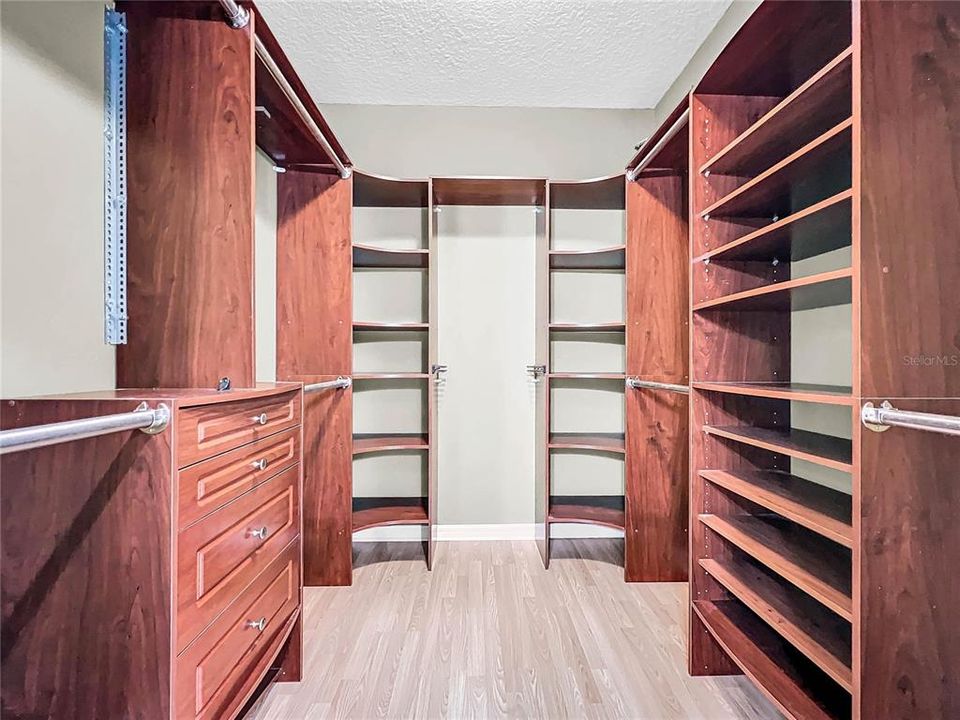 SECONDARY PRIMARY CLOSET