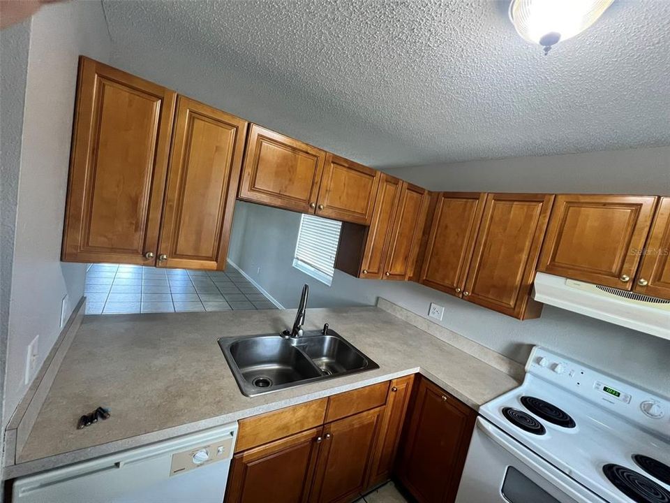 For Rent: $1,500 (2 beds, 2 baths, 864 Square Feet)