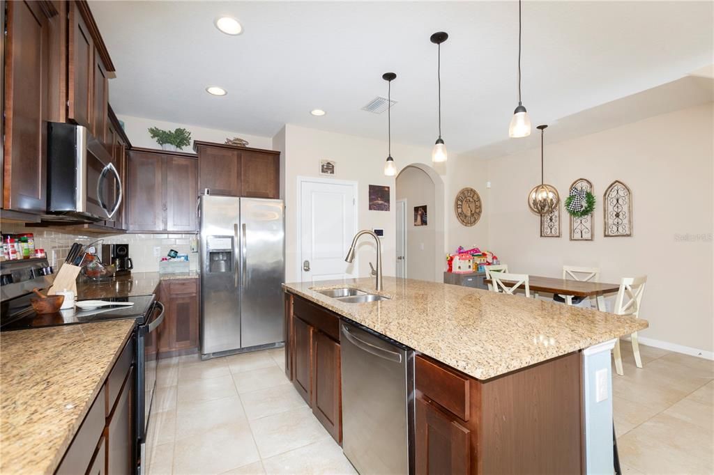 Active With Contract: $360,000 (3 beds, 2 baths, 1724 Square Feet)