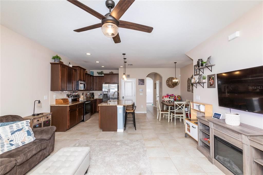 Active With Contract: $360,000 (3 beds, 2 baths, 1724 Square Feet)