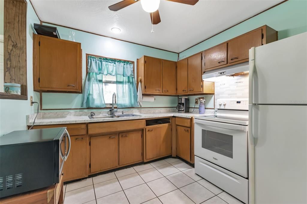 Active With Contract: $199,900 (3 beds, 1 baths, 1208 Square Feet)