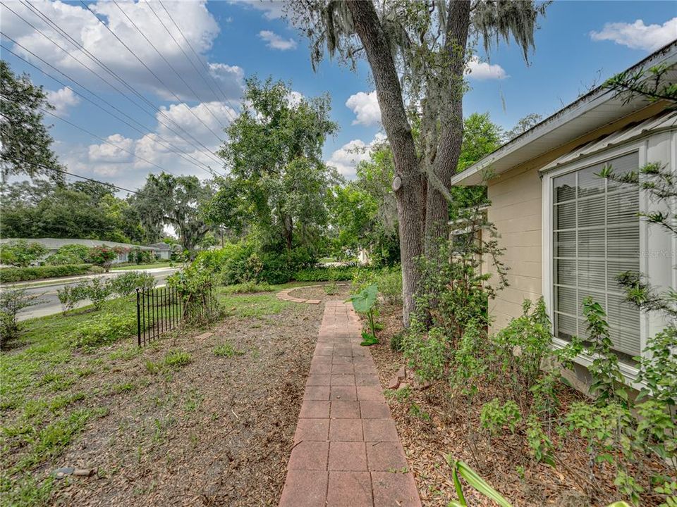 Active With Contract: $250,000 (3 beds, 1 baths, 1538 Square Feet)