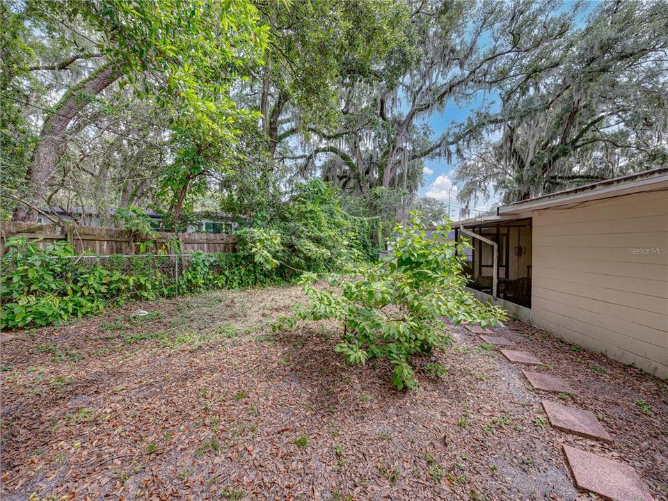 Active With Contract: $250,000 (3 beds, 1 baths, 1538 Square Feet)