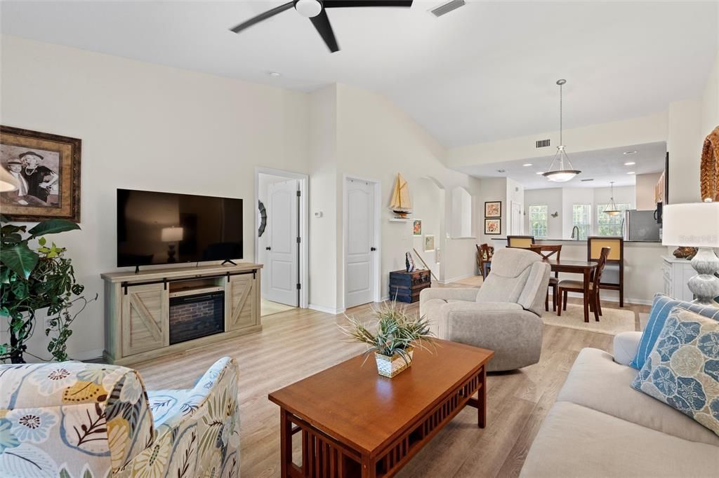 For Sale: $317,900 (3 beds, 2 baths, 1680 Square Feet)