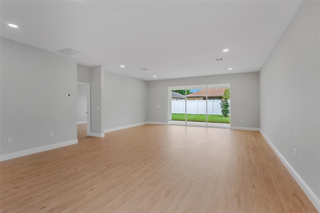 Recently Sold: $450,000 (3 beds, 2 baths, 1898 Square Feet)