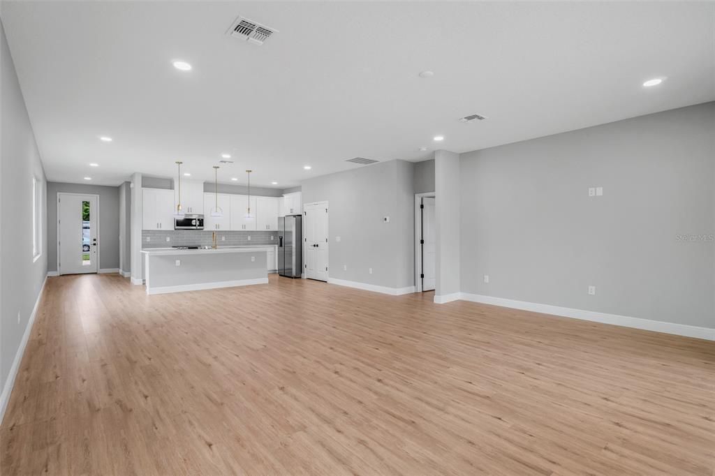 Recently Sold: $450,000 (3 beds, 2 baths, 1898 Square Feet)