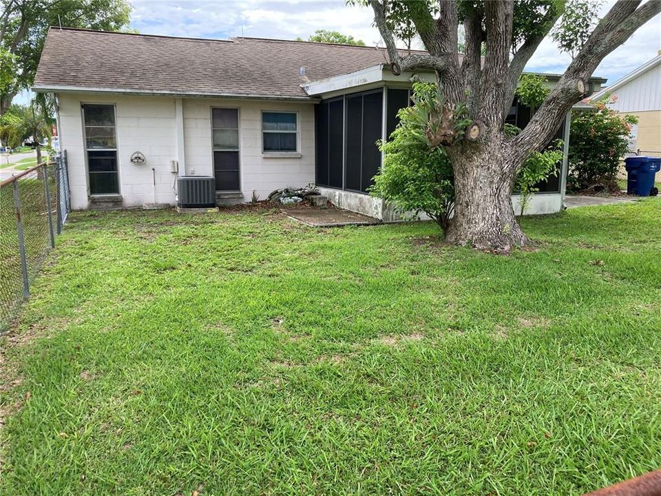 Active With Contract: $215,000 (3 beds, 1 baths, 1042 Square Feet)