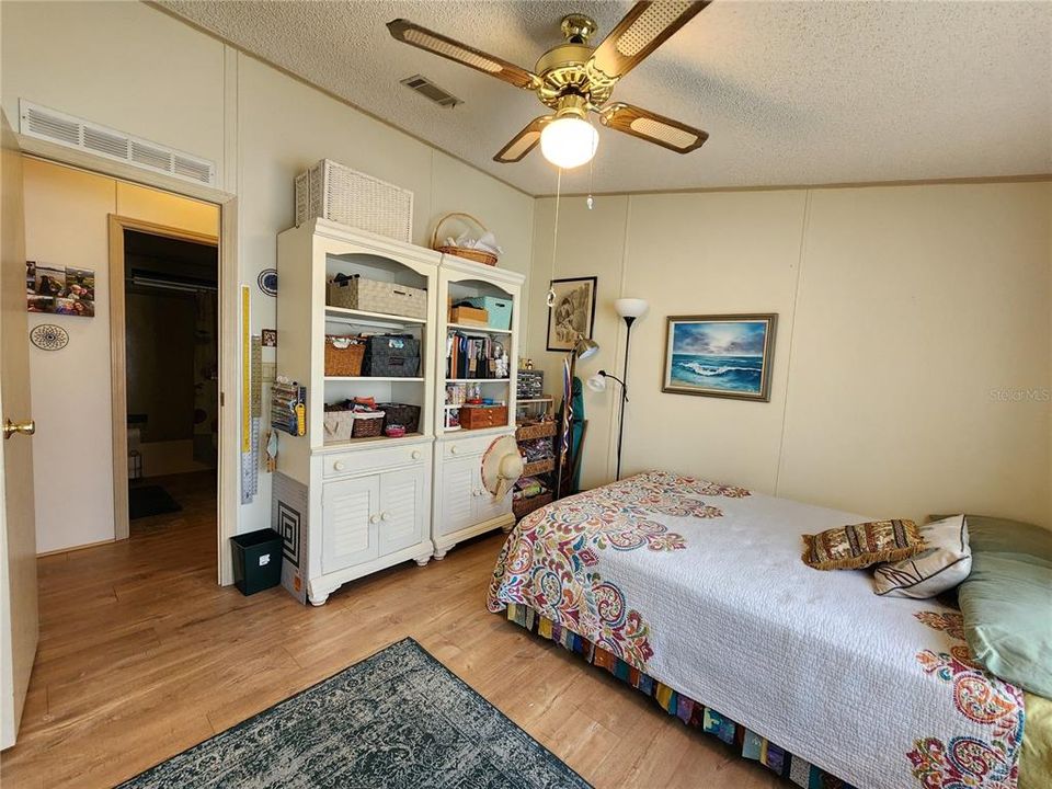 For Sale: $179,000 (2 beds, 2 baths, 1056 Square Feet)