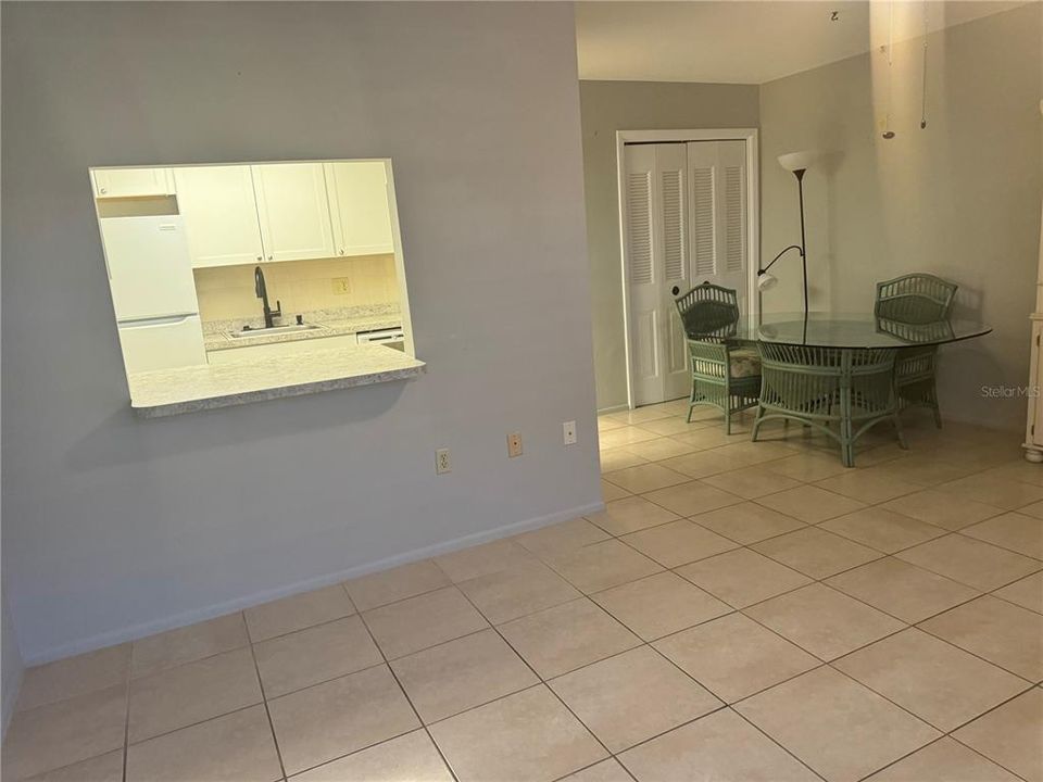 For Sale: $137,000 (1 beds, 1 baths, 647 Square Feet)